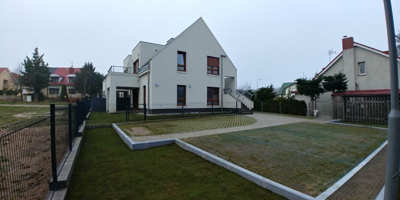 Apartament Z Ogrodkiem Trzęsacz Exterior foto