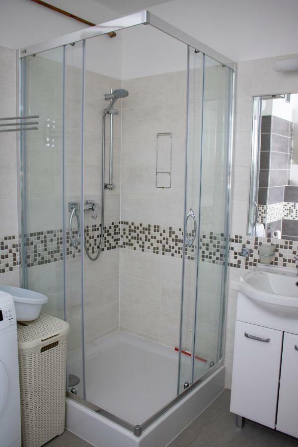 Apartament Z Ogrodkiem Trzęsacz Exterior foto