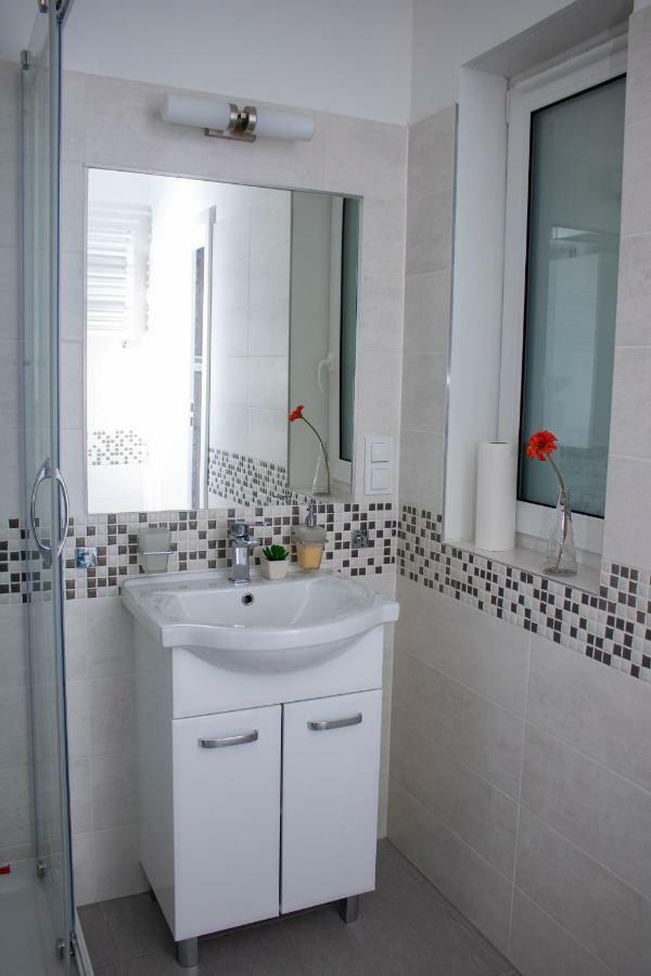 Apartament Z Ogrodkiem Trzęsacz Exterior foto