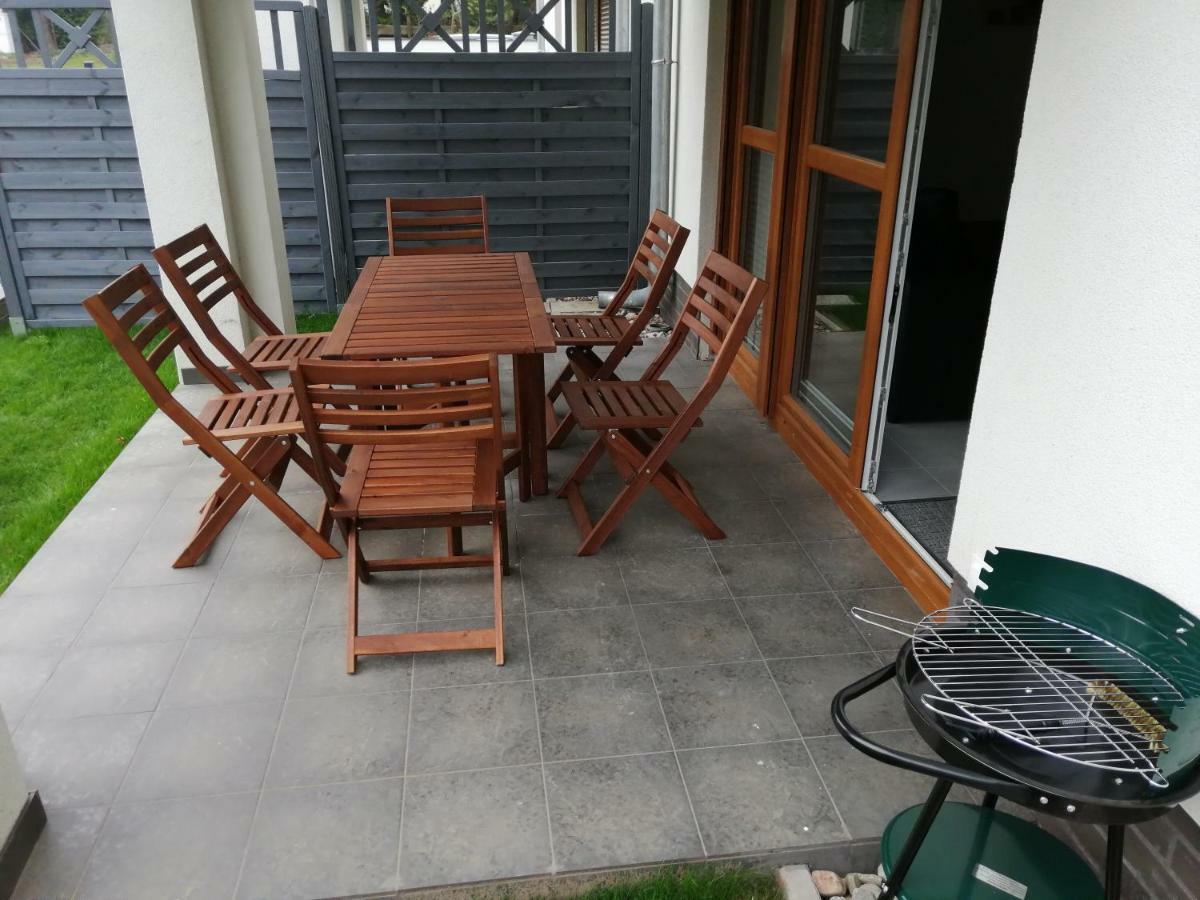Apartament Z Ogrodkiem Trzęsacz Exterior foto