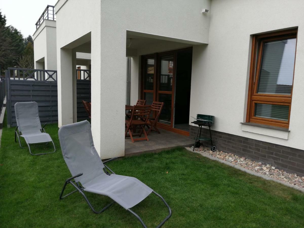 Apartament Z Ogrodkiem Trzęsacz Exterior foto